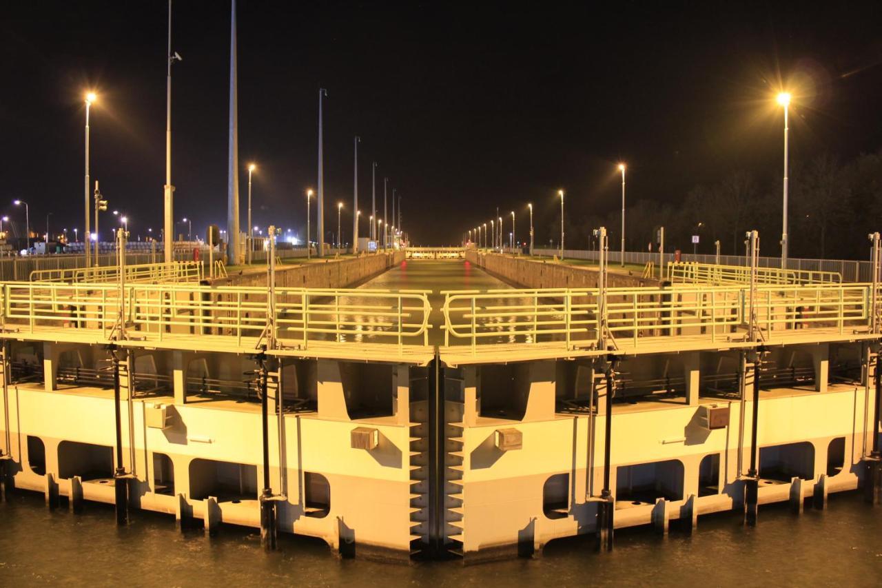 Historisch Vakantiehuisje Terneuzen Extérieur photo