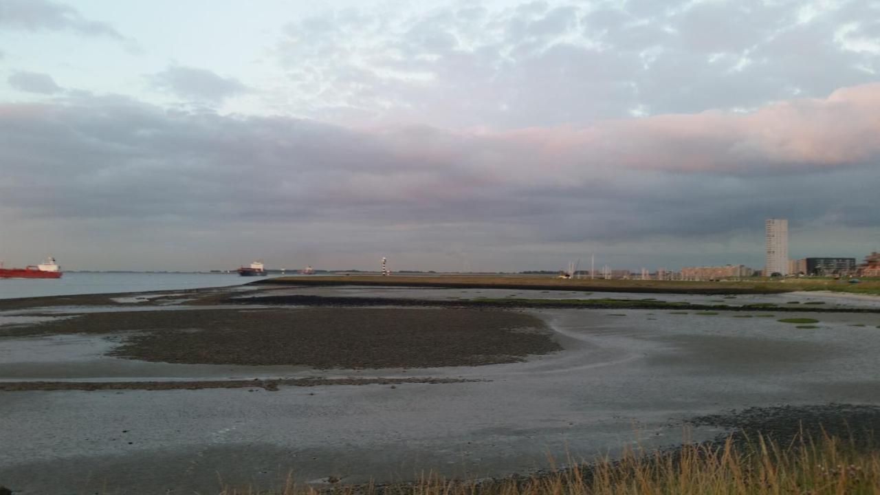 Historisch Vakantiehuisje Terneuzen Extérieur photo